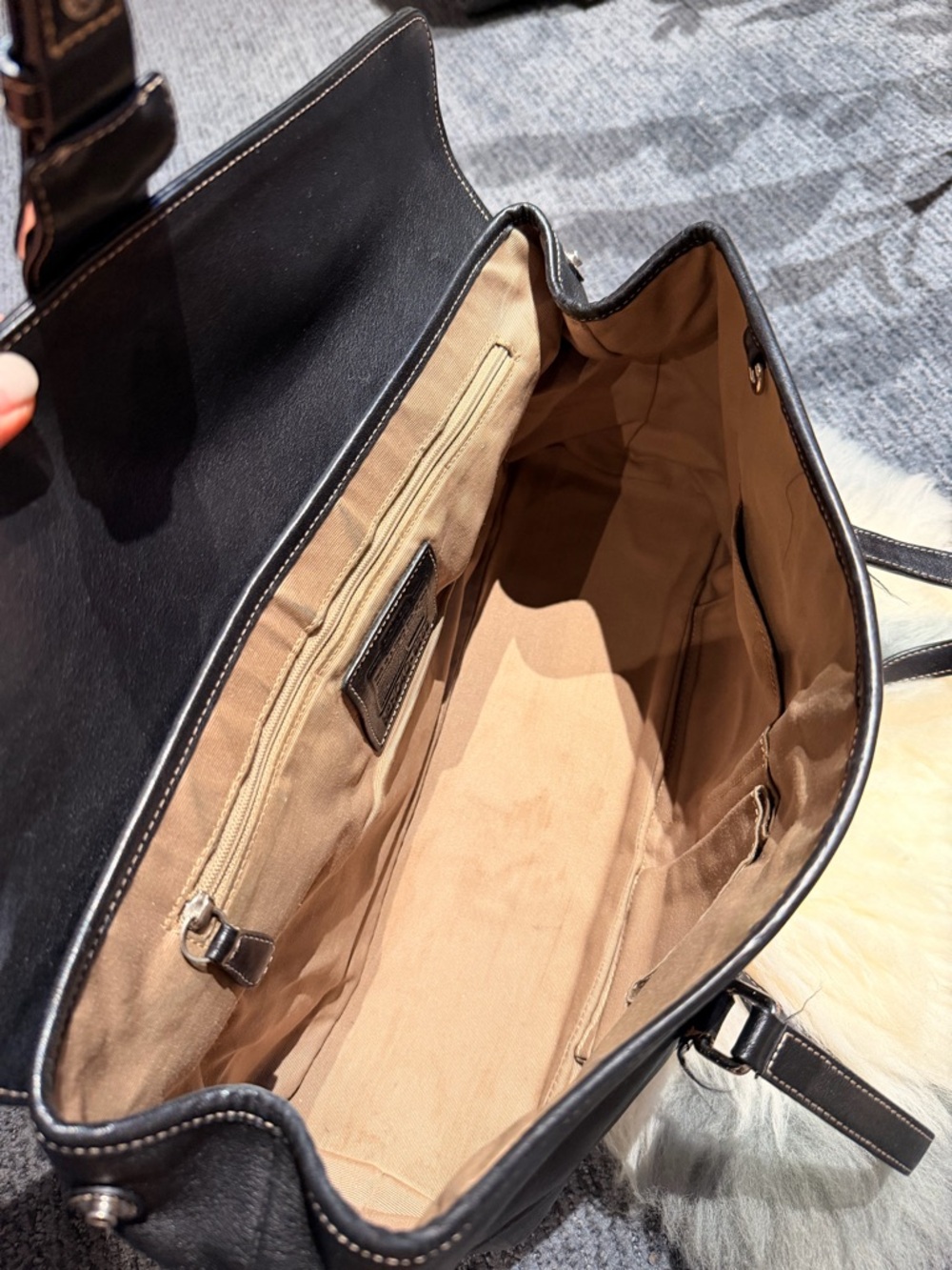 Coach Hampton Satchel (model 9268) - Picture 8 of 10